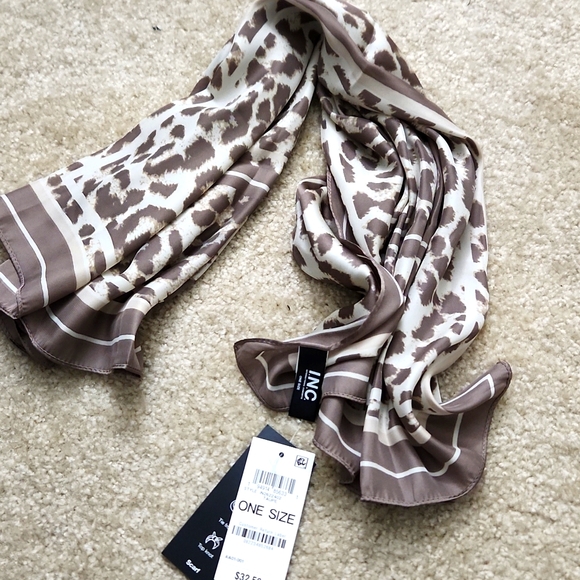 I.N.C. Scraf new taupe cheetah print - Picture 1 of 9